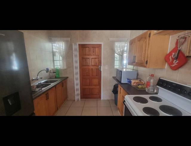 3 BEDROOM TOWNHOUSE FOR SALE IN DIE HOEWES